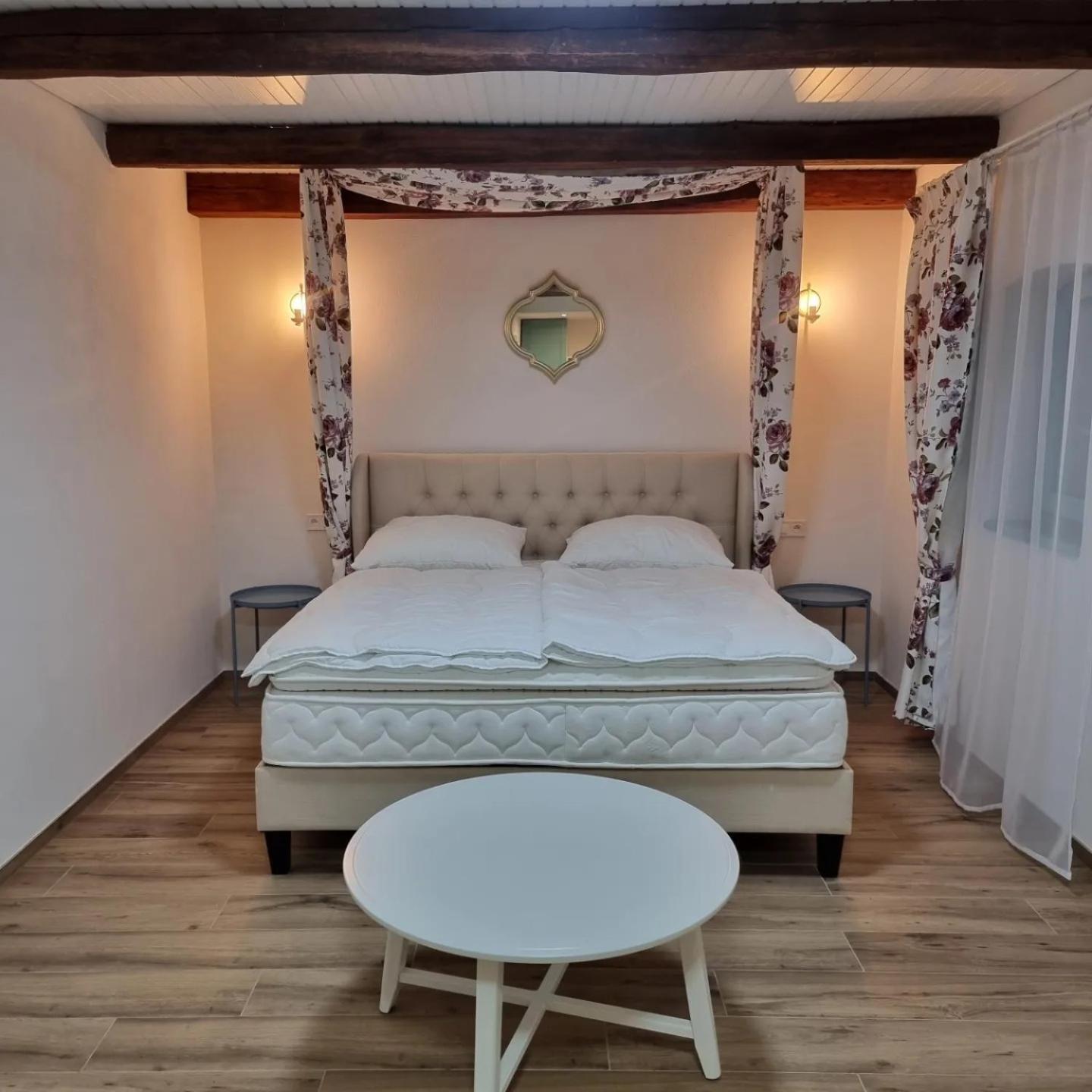 Ako Doma Hotel Poltar Bagian luar foto