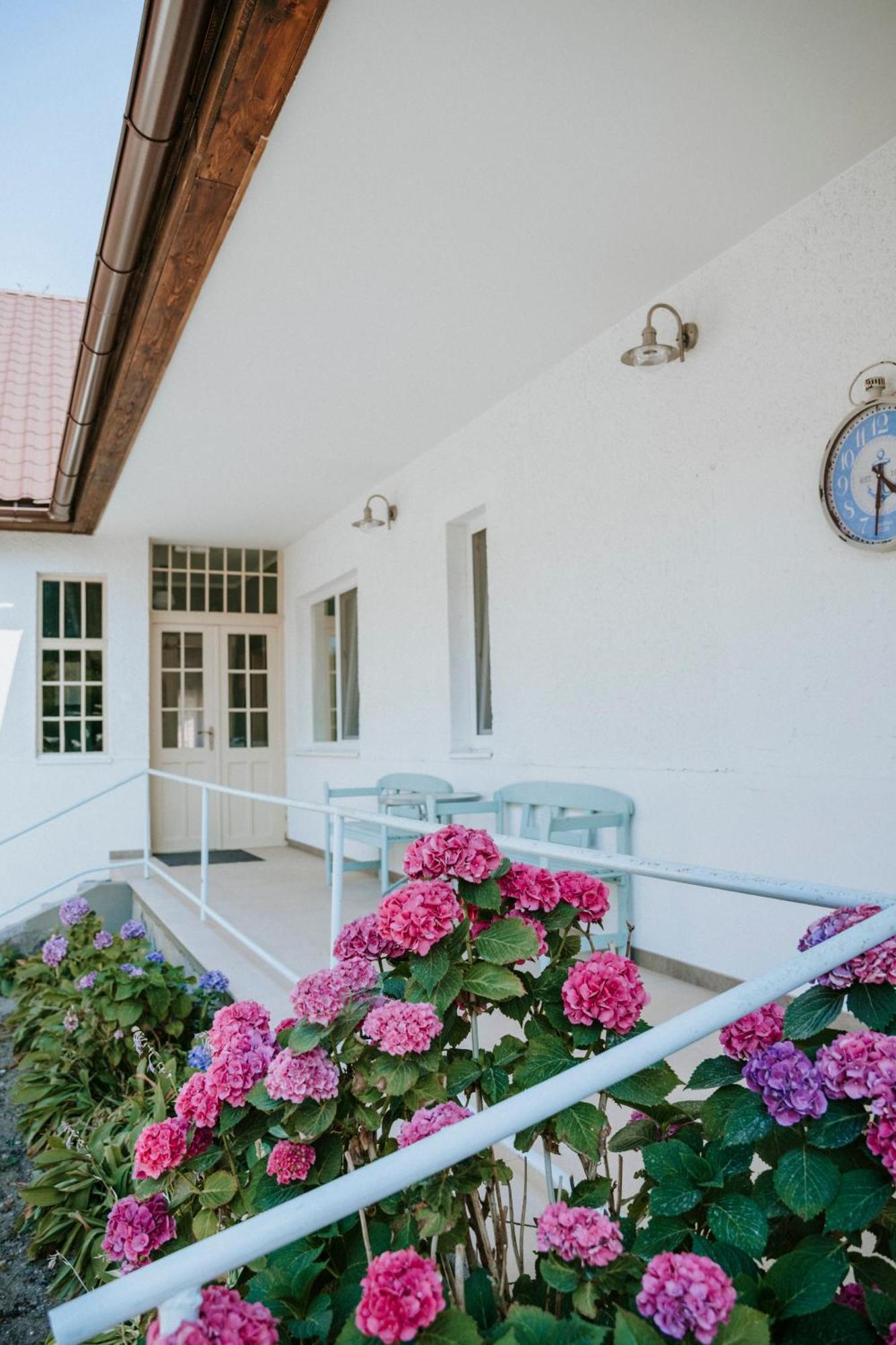 Ako Doma Hotel Poltar Bagian luar foto