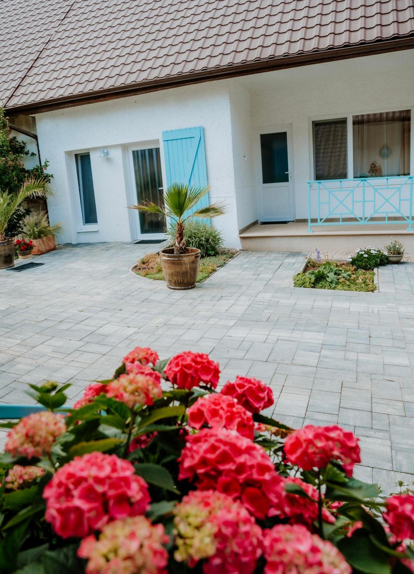 Ako Doma Hotel Poltar Bagian luar foto