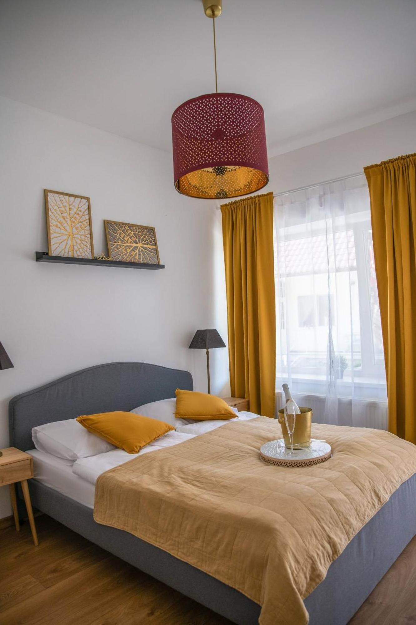 Ako Doma Hotel Poltar Bagian luar foto